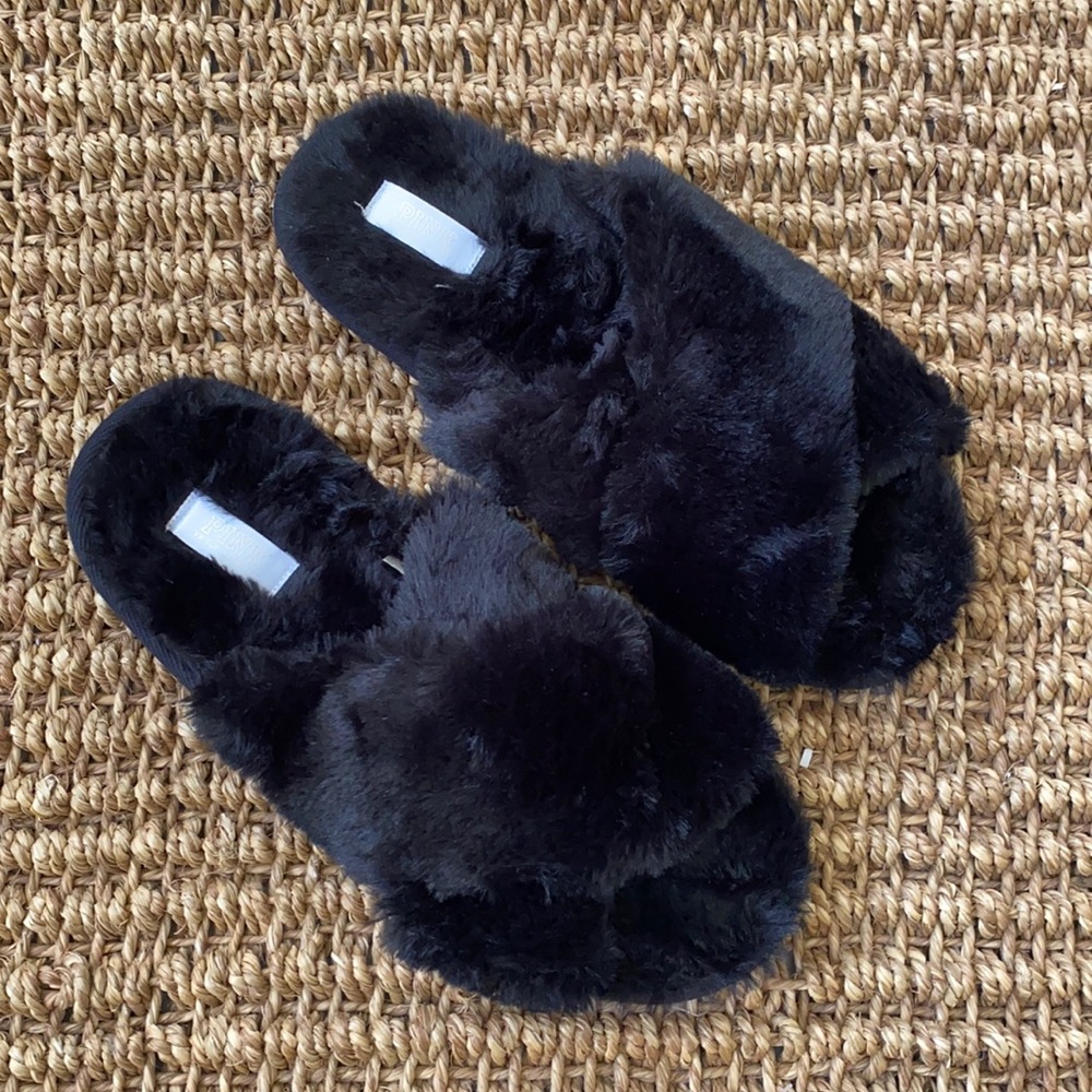 NWOT Victoria’s Secret PINK Fuzzy Slippers